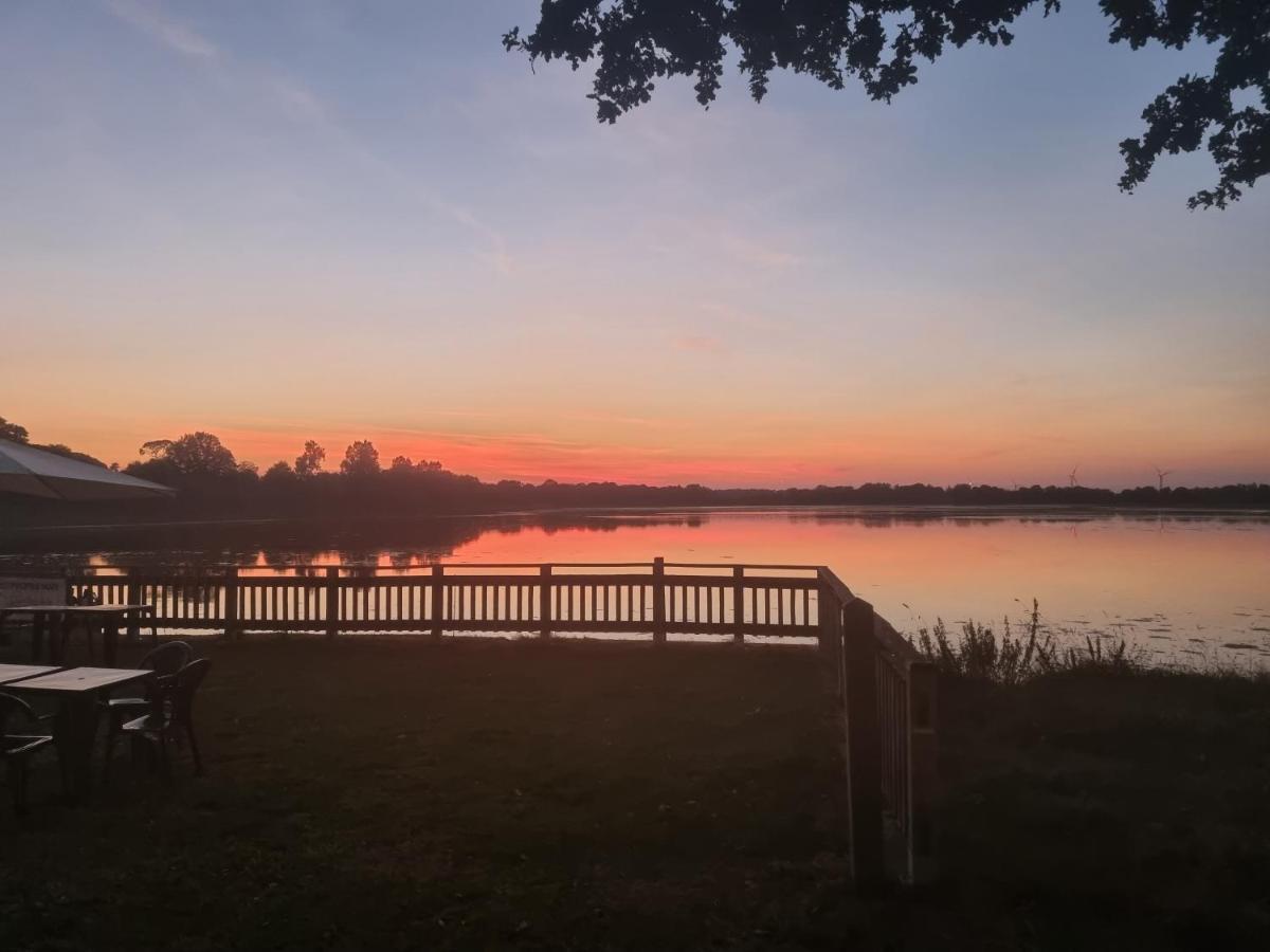 Camping Les Rives Du Lac Bois Morin Екстериор снимка